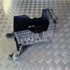 Akumulatora stiprināšanas korpuss priekš VW GOLF 5 2004