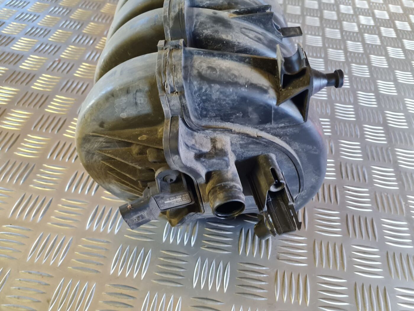 Ieplūdes kolektors priekš VW GOLF 5 2004