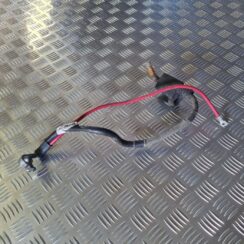 Pozitīvais elektrovads priekš VW GOLF 5 2004