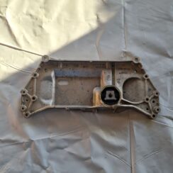 Priekšējais tilts/Priekšējais šķērsnis priekš VW GOLF 5 2004