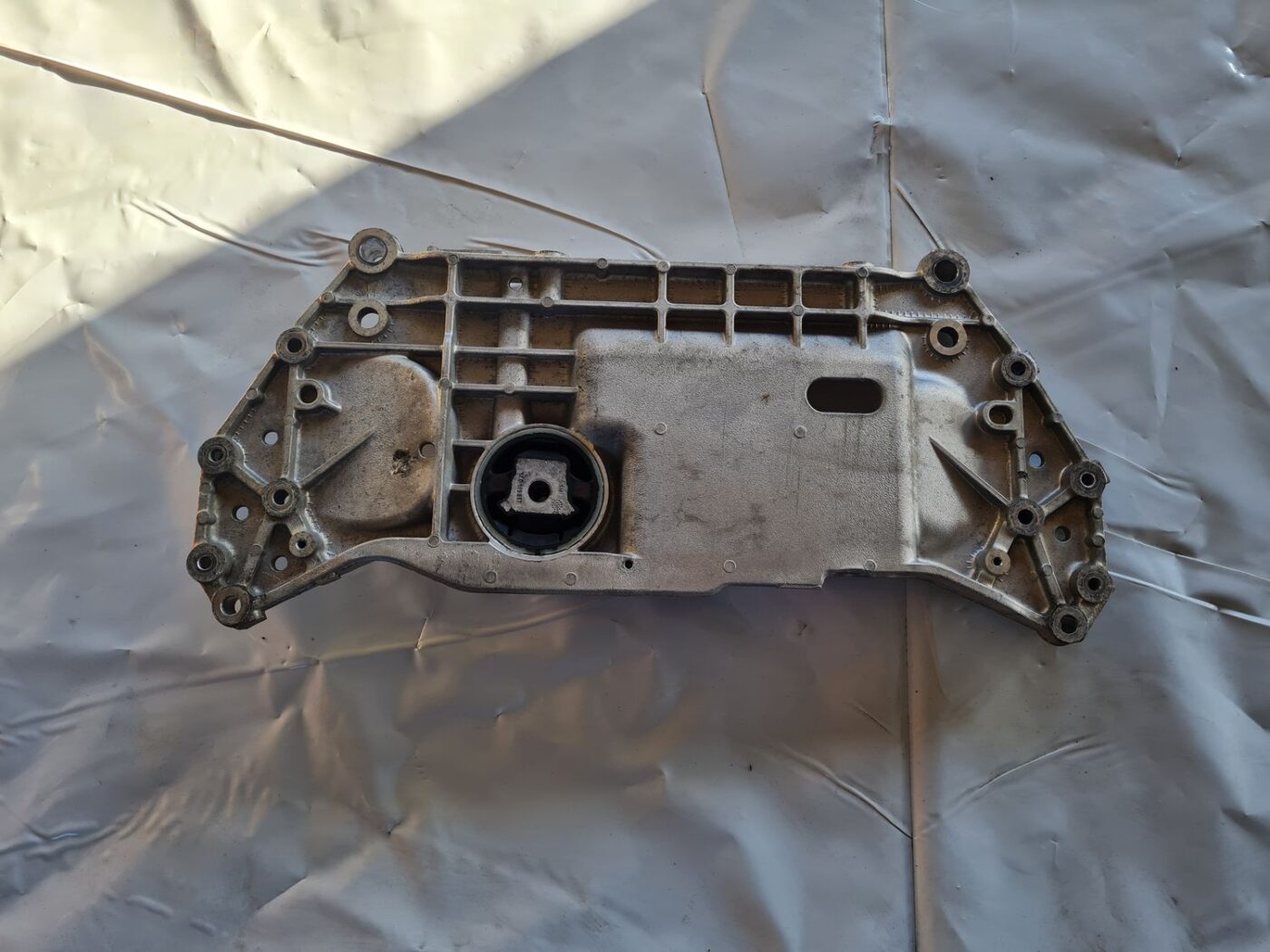 Priekšējais tilts/Priekšējais šķērsnis priekš VW GOLF 5 2004 3 Priekšējais tilts/Priekšējais šķērsnis priekš VW GOLF 5 2004