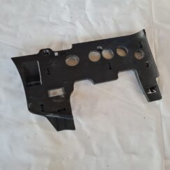 Mērinstrumentu paneļa apakšēja apdare priekš VW GOLF 5 2004
