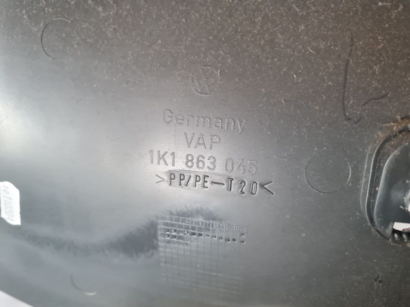 Centrālās konsoles (apdares) sānu panelis priekš VW GOLF 5 2004 3 Centrālās konsoles (apdares) sānu panelis priekš VW GOLF 5 2004