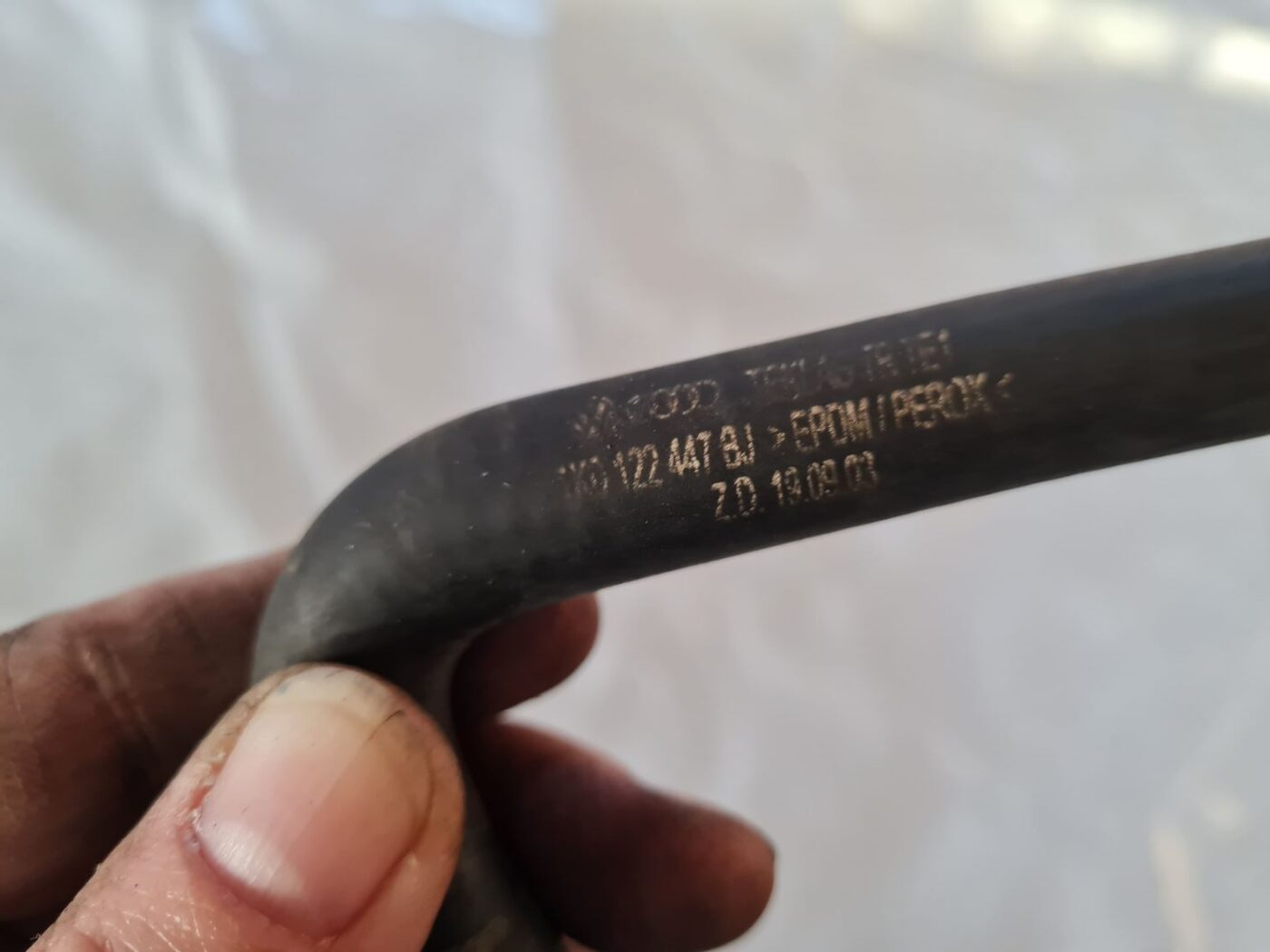 Dzesēšanas caurule priekš VW GOLF 5 2004 2 Dzesēšanas caurule priekš VW GOLF 5 2004