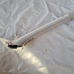 Priekšējas salona statnes apdare priekš VW GOLF 5 2004