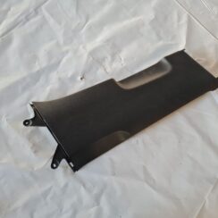 Vidējas salona statnes apdare priekš VW GOLF 5 2004