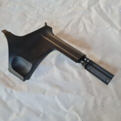 Mērinstrumentu paneļa apakšēja apdare priekš VW GOLF 5 2004