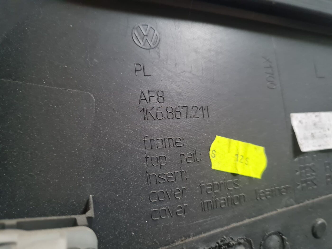 Aizmugurējo kreiso durvju apdare priekš VW GOLF 5 2004 5 Aizmugurējo kreiso durvju apdare priekš VW GOLF 5 2004