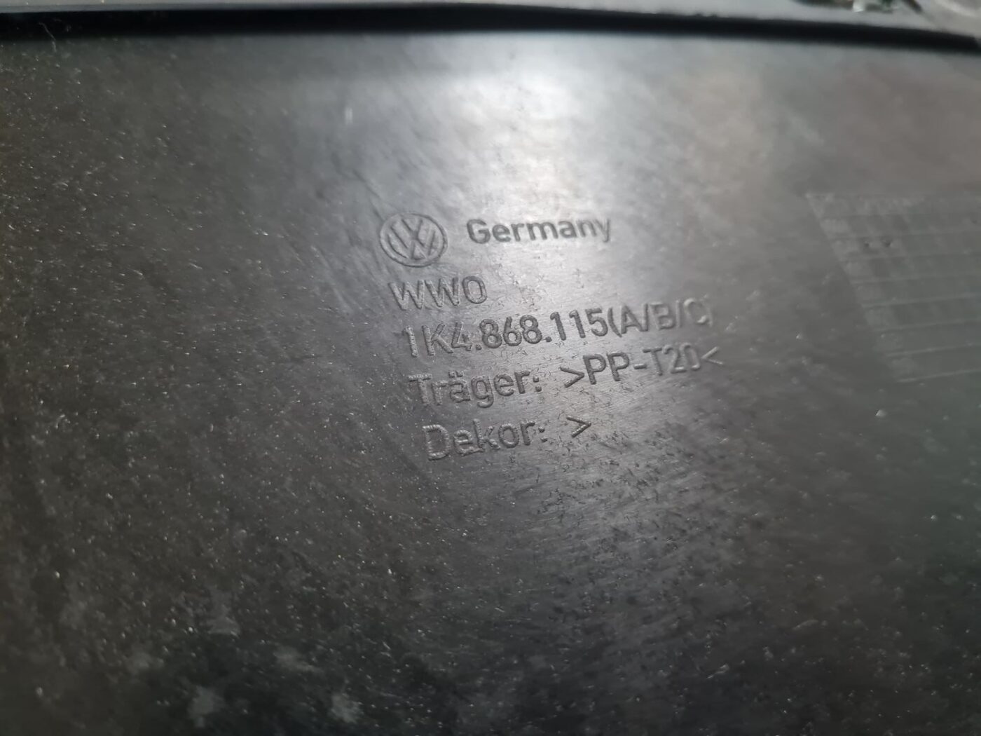 Aizmugurējo kreiso durvju apdare priekš VW GOLF 5 2004 3 Aizmugurējo kreiso durvju apdare priekš VW GOLF 5 2004