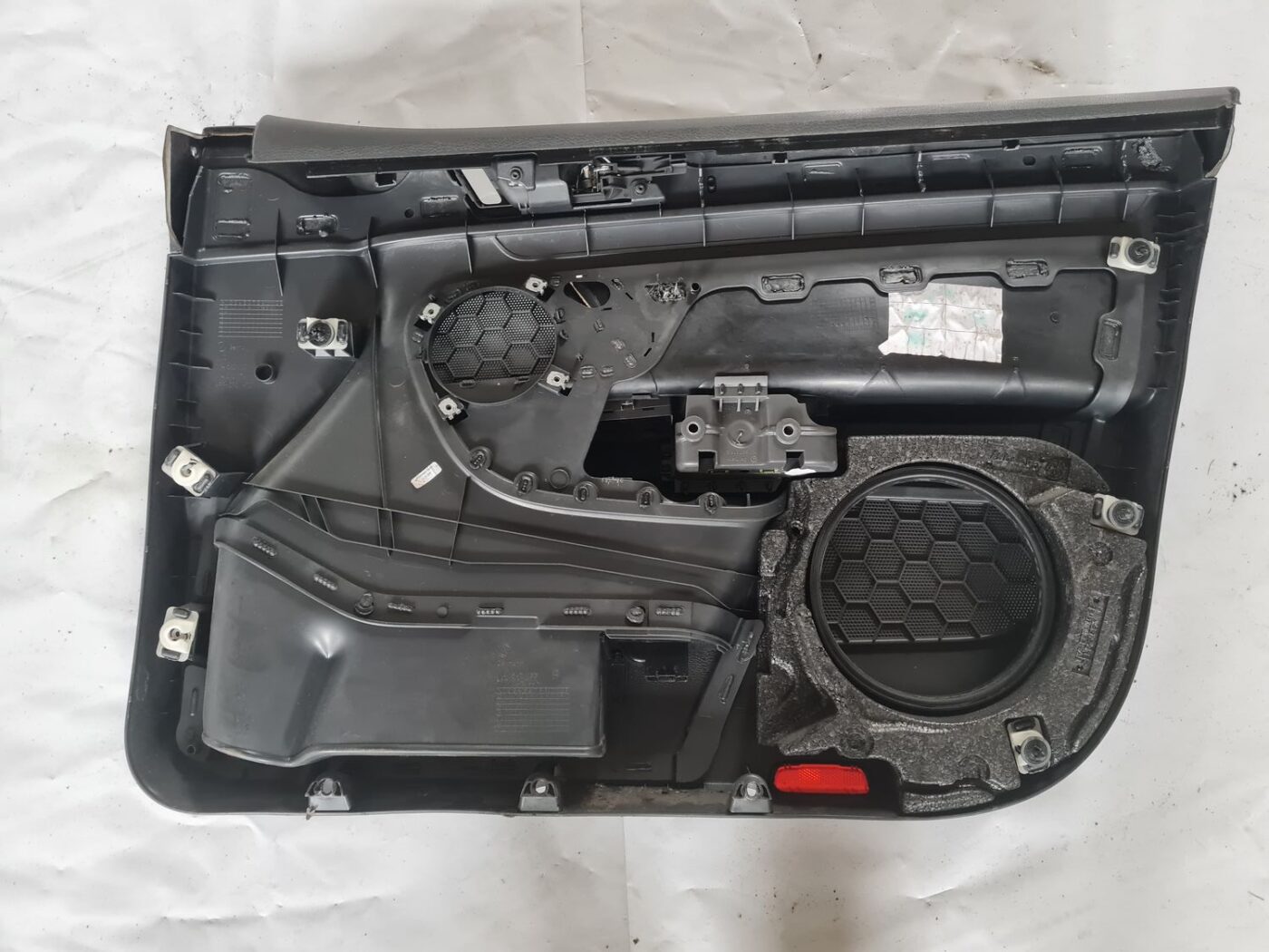 Priekšējo kreiso durvju apdare priekš VW GOLF 5 2004