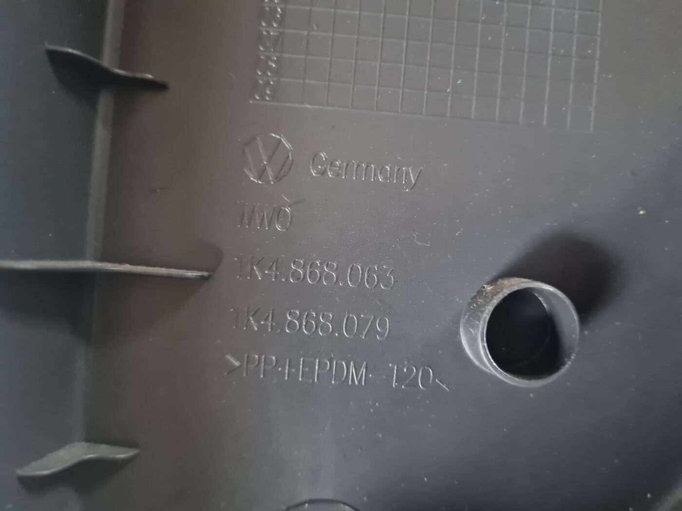 Priekšējo kreiso durvju apdare priekš VW GOLF 5 2004