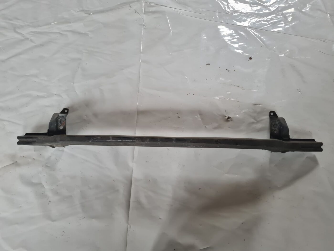 Priekšēja bufera kronšteins priekš VW GOLF 5 2004