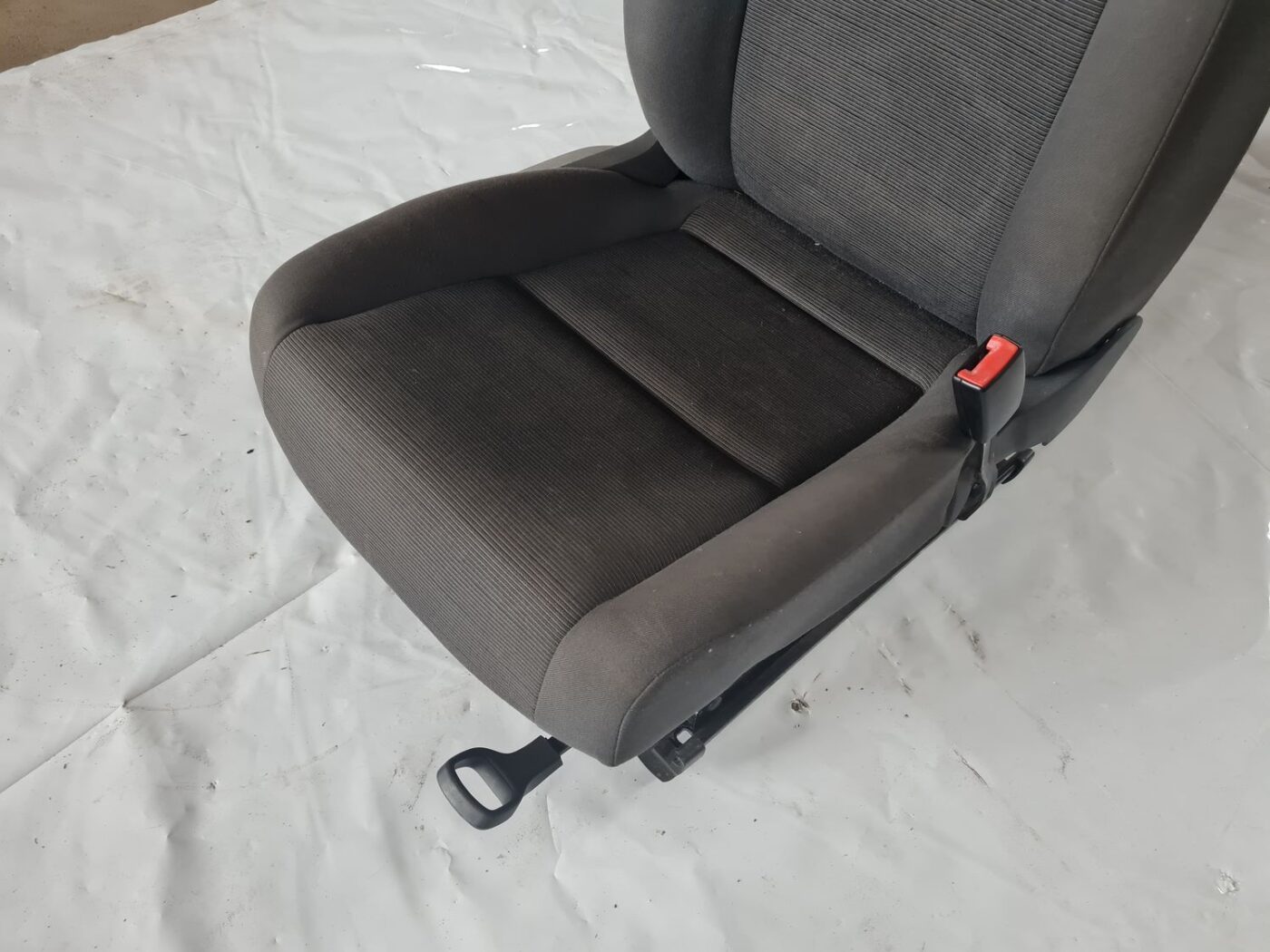 Priekšējais labais sēdeklis priekš VW GOLF 5 2004