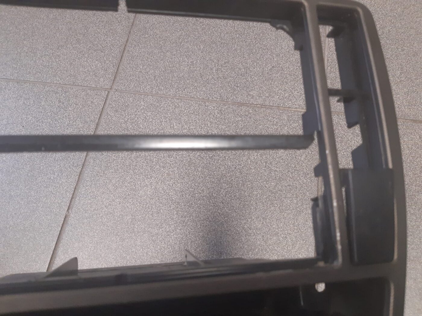 Centrālās konsoles dekoratīvais rāmis priekš VW PASSAT 2004 UNIVERSAL GREY 4 Centrālās konsoles dekoratīvais rāmis priekš VW PASSAT 2004 UNIVERSAL GREY