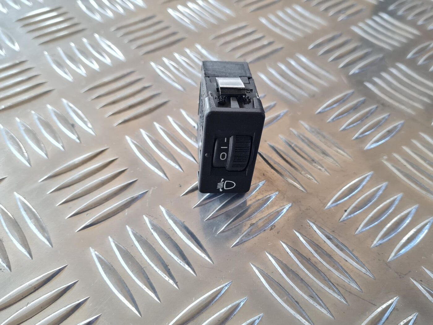 Lukturu augstuma regulēšanas poga priekš CITROEN BERLINGO 2014