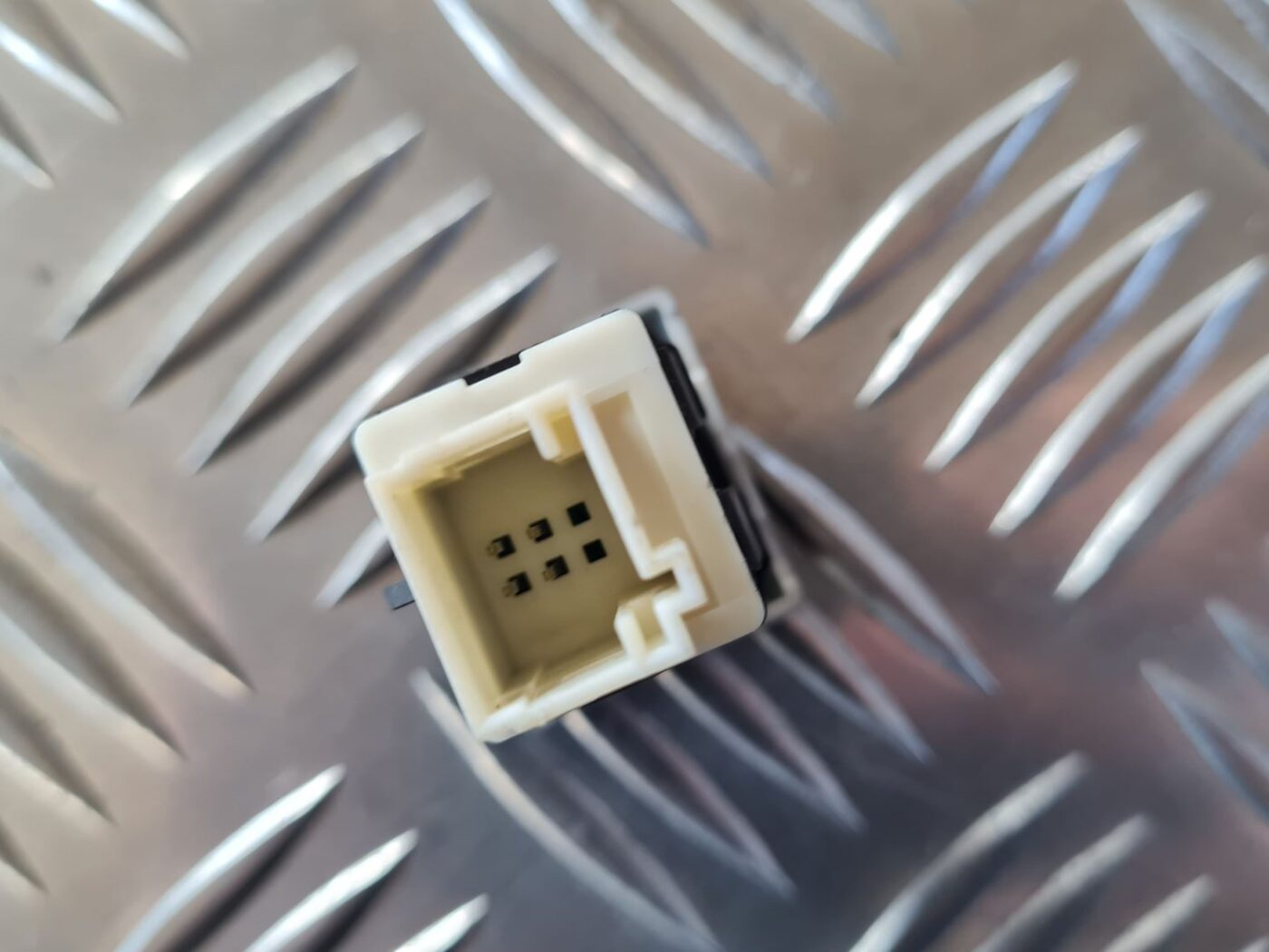 Bagāžnieka vāka atvēršanas rokturis/poga priekš CITROEN BERLINGO 2014