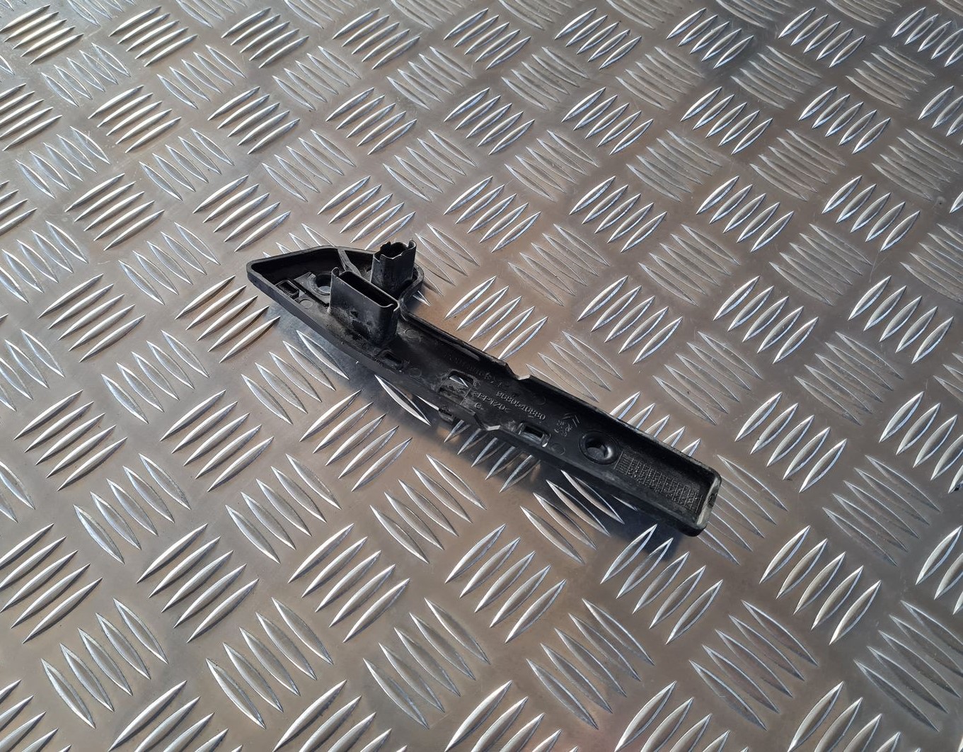 Priekšēja bufera kronšteins priekš CITROEN BERLINGO 2014