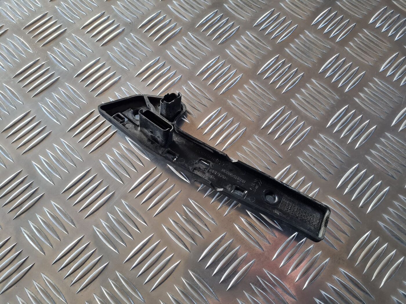 Priekšēja bufera kronšteins priekš CITROEN BERLINGO 2014