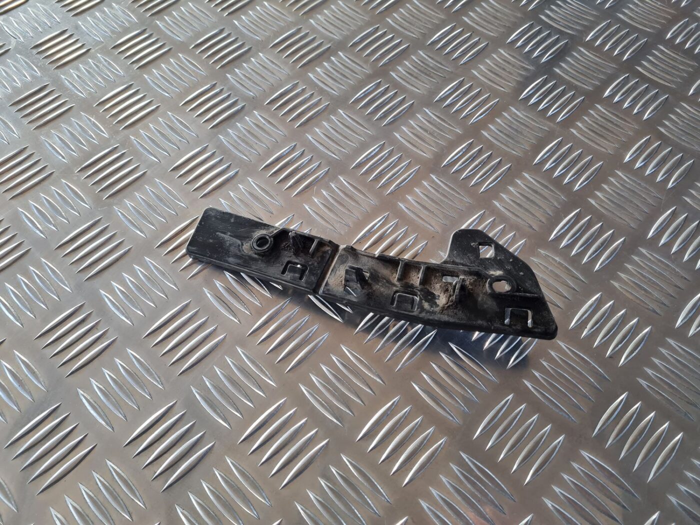 Priekšēja bufera kronšteins priekš CITROEN BERLINGO 2014