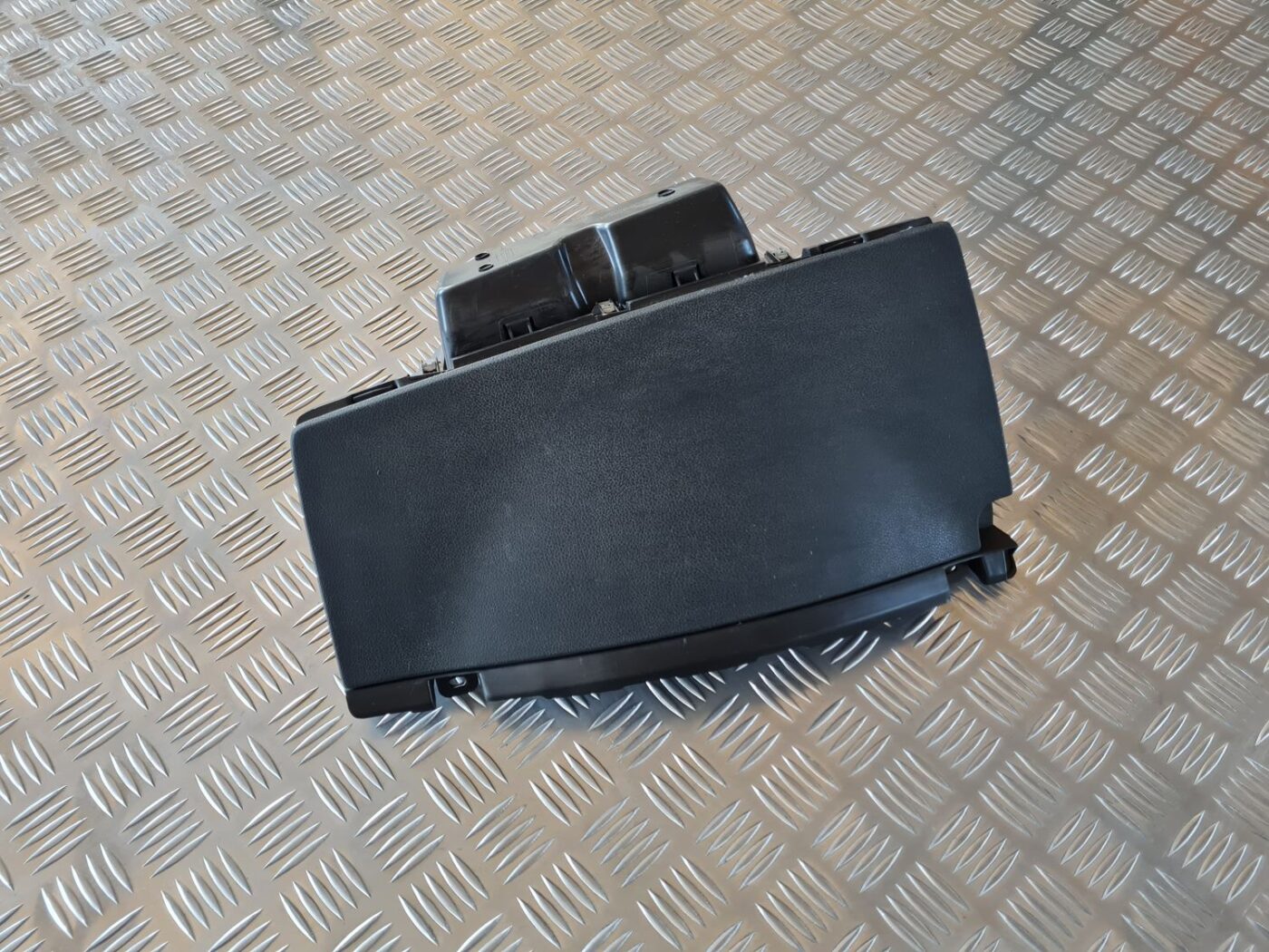 Mantu glabāšanas nodalījums pasažiera pusē priekš CITROEN BERLINGO 2014 1 Mantu glabāšanas nodalījums pasažiera pusē priekš CITROEN BERLINGO 2014