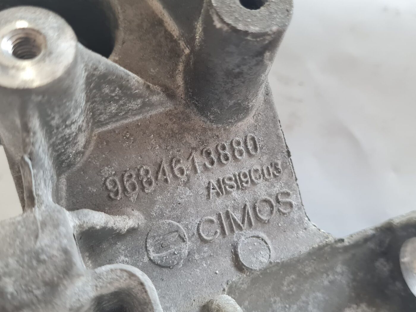 Ģeneratora kronšteins priekš CITROEN BERLINGO 2014