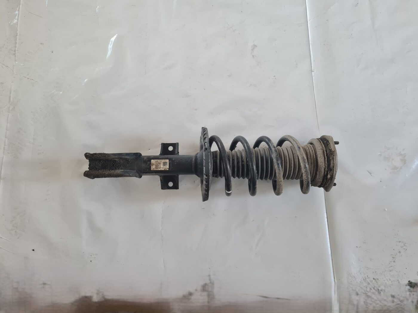 Priekšējais amortizators priekš VW CRAFTER 2018 1 Priekšējais amortizators priekš VW CRAFTER 2018