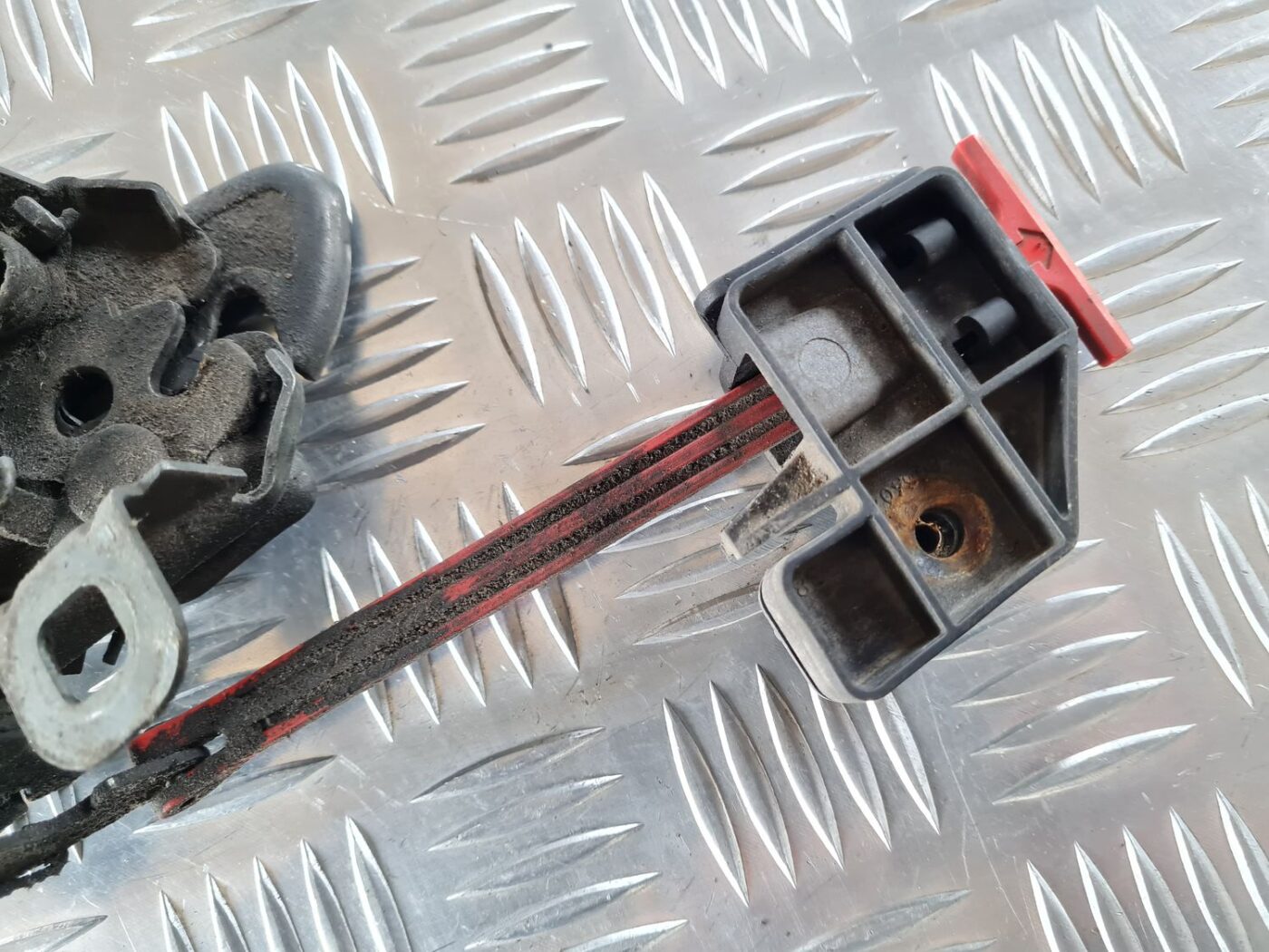 Pārsega slēdzene priekš FIAT STILO 2003 5 Pārsega slēdzene priekš FIAT STILO 2003