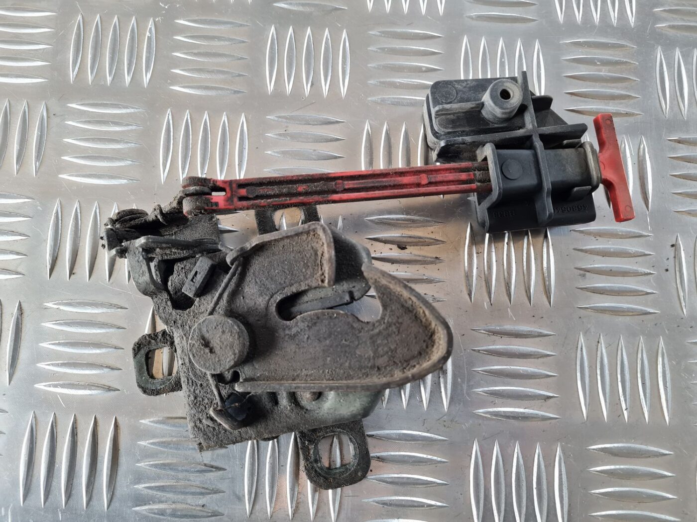 Pārsega slēdzene priekš FIAT STILO 2003 3 Pārsega slēdzene priekš FIAT STILO 2003