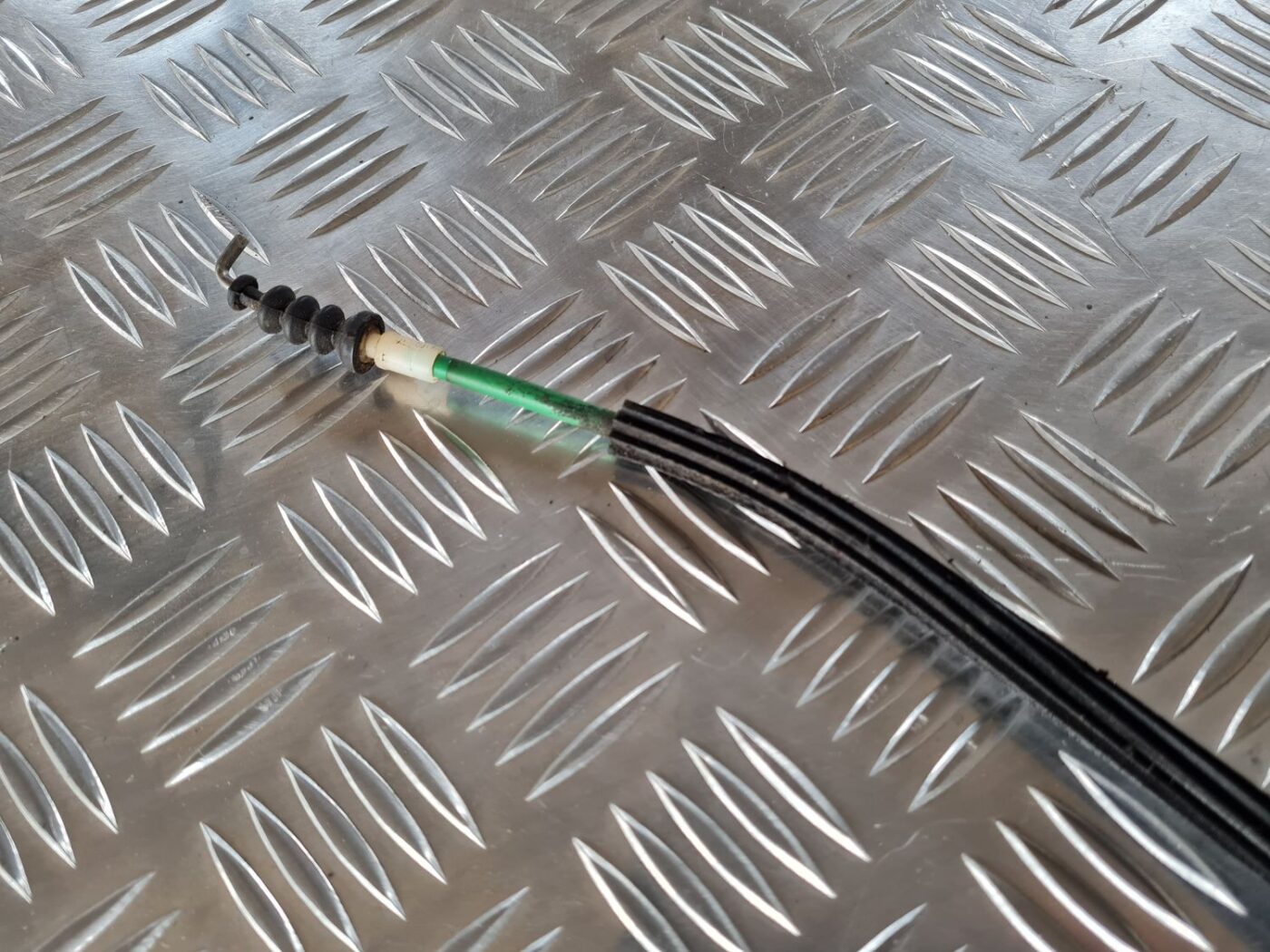 Aizmugurējais kreisais durvju rokturis priekš FIAT STILO 2003