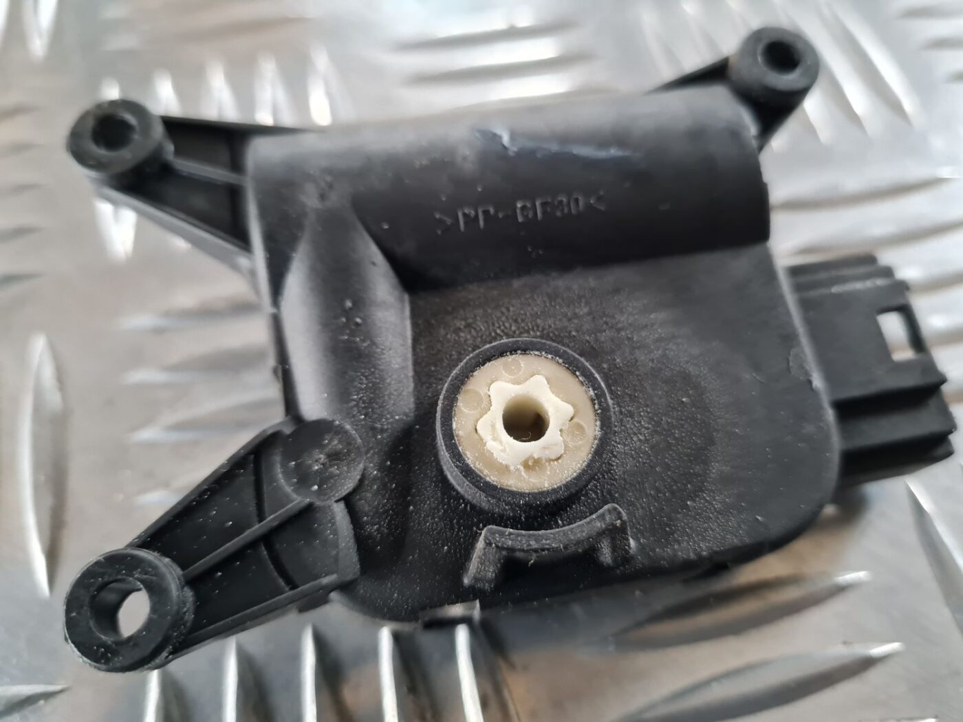 Apsildes sistēmas aktuators priekš FIAT STILO 2003