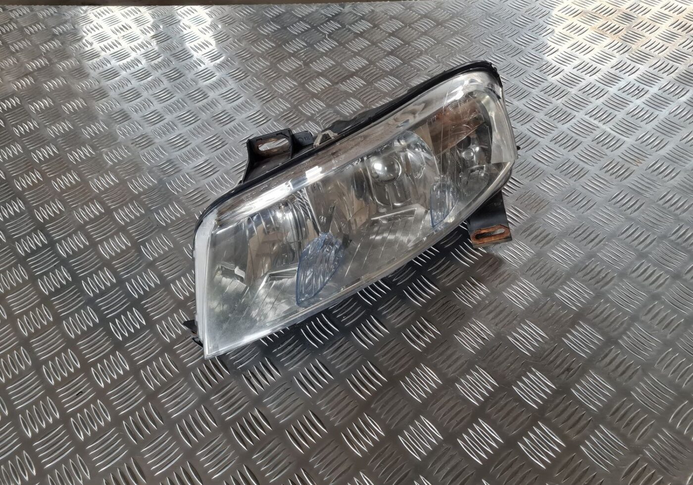 Priekšējais kreisais lukturis priekš FIAT STILO 2003