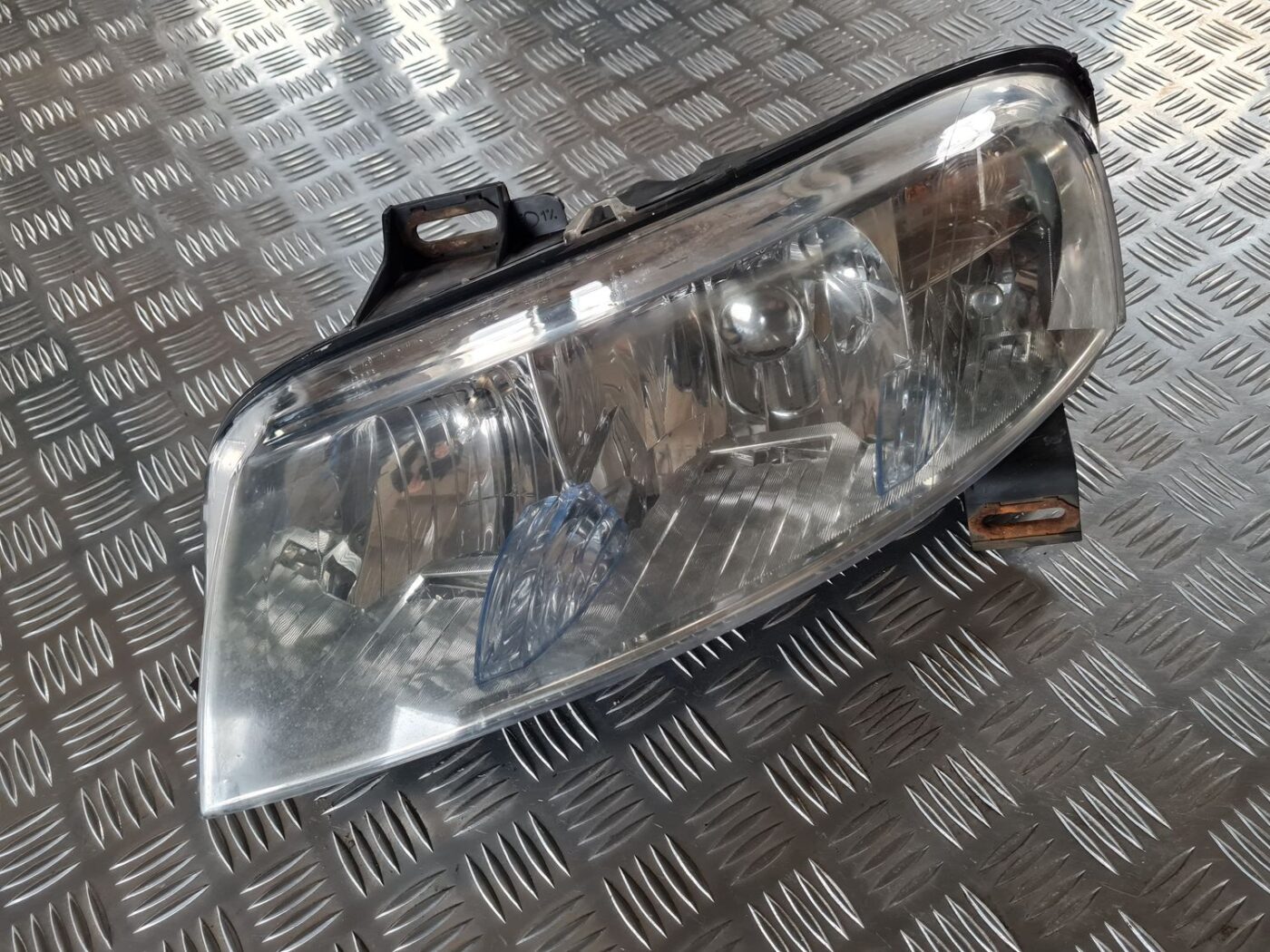 Priekšējais kreisais lukturis priekš FIAT STILO 2003