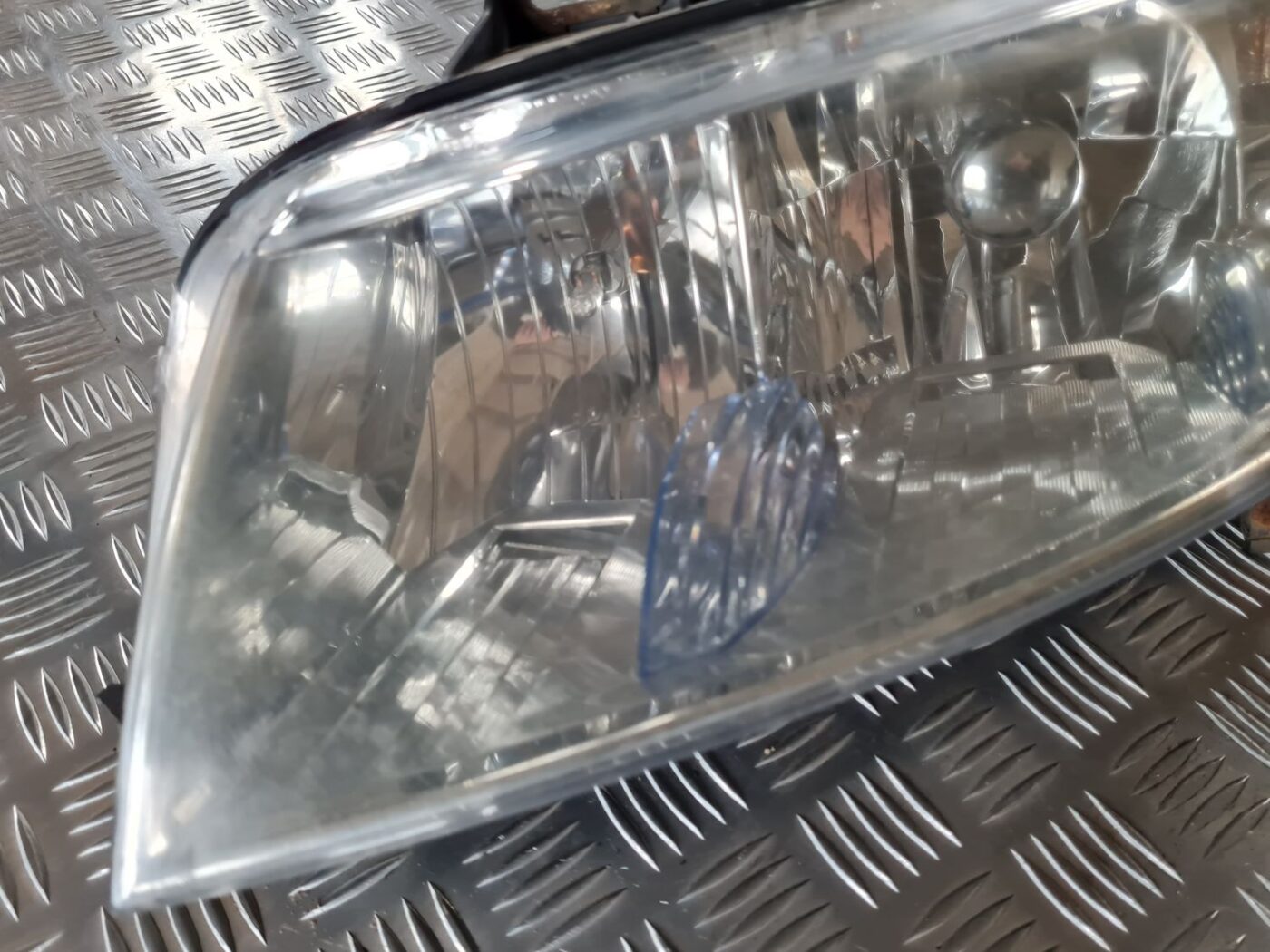 Priekšējais kreisais lukturis priekš FIAT STILO 2003