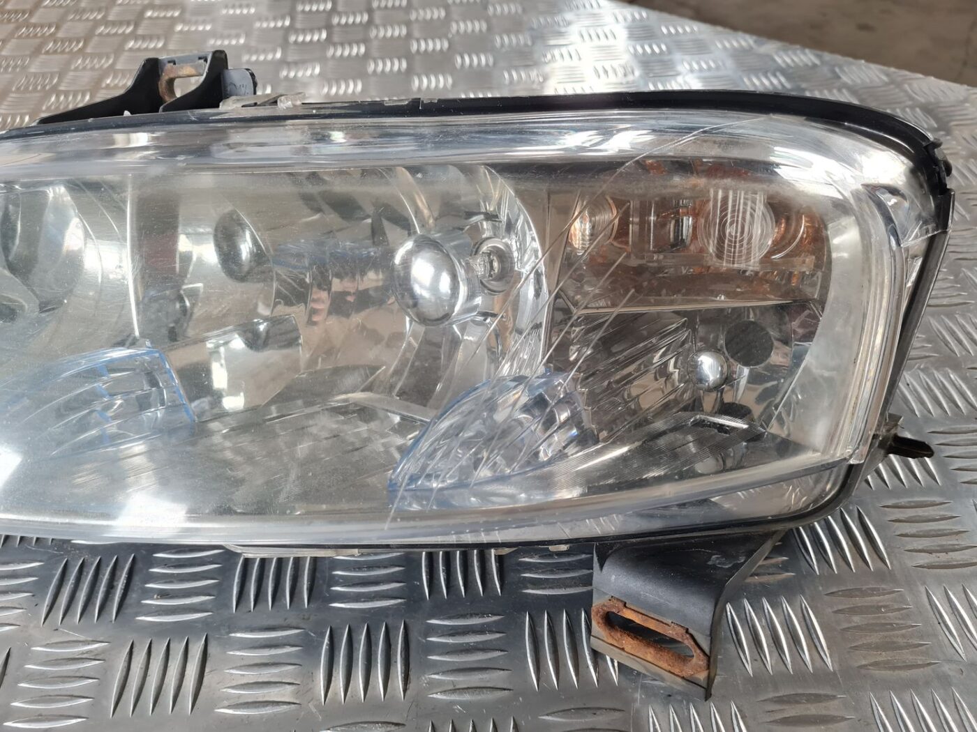 Priekšējais kreisais lukturis priekš FIAT STILO 2003