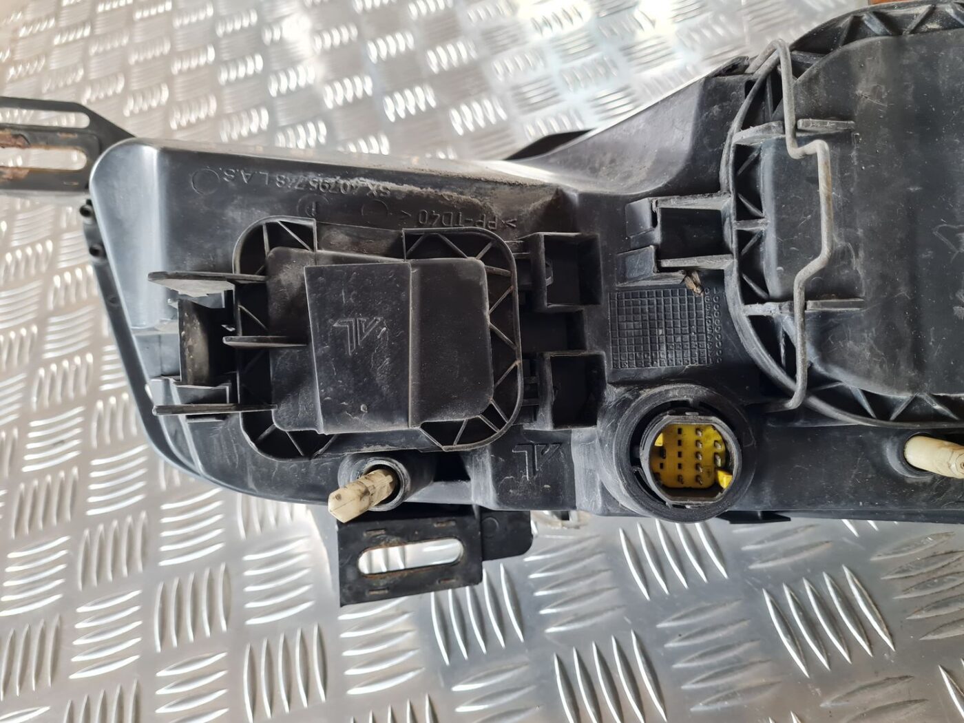 Priekšējais kreisais lukturis priekš FIAT STILO 2003