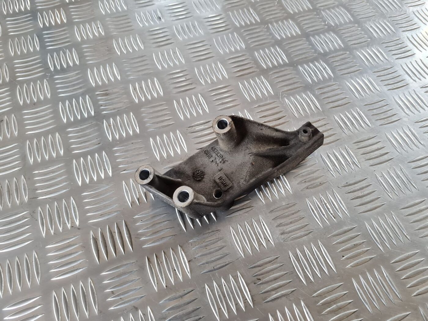 Dzinēja kronšteins priekš FIAT STILO 2003 1 Dzinēja kronšteins priekš FIAT STILO 2003