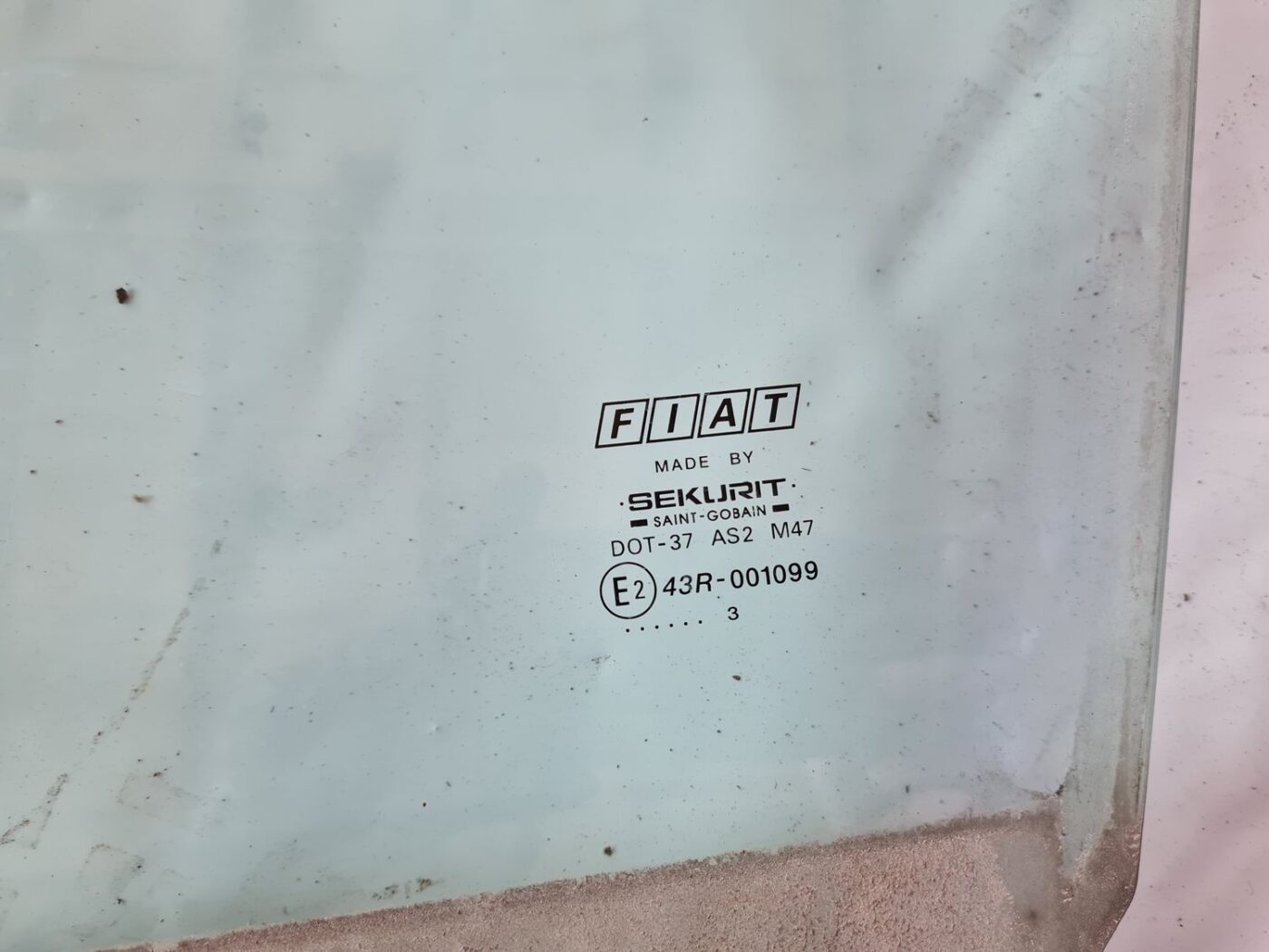 Priekšējo kreiso durvju stikls priekš FIAT STILO 2003 2 Priekšējo kreiso durvju stikls priekš FIAT STILO 2003