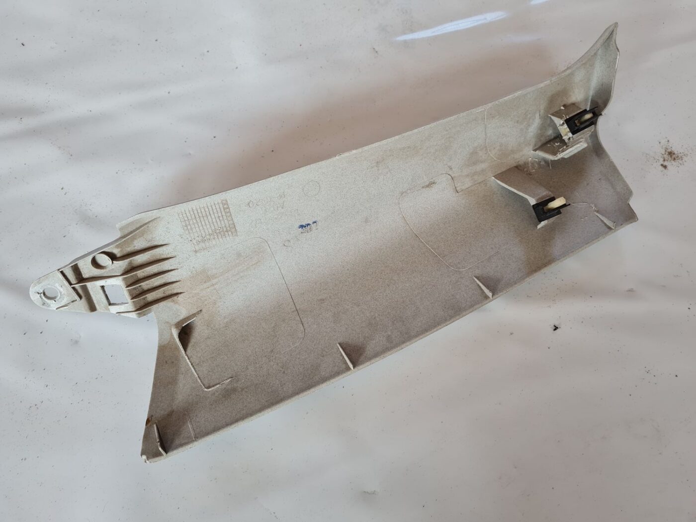 Aizmugurējas salona statnes apdare priekš FIAT STILO 2003 4 Aizmugurējas salona statnes apdare priekš FIAT STILO 2003