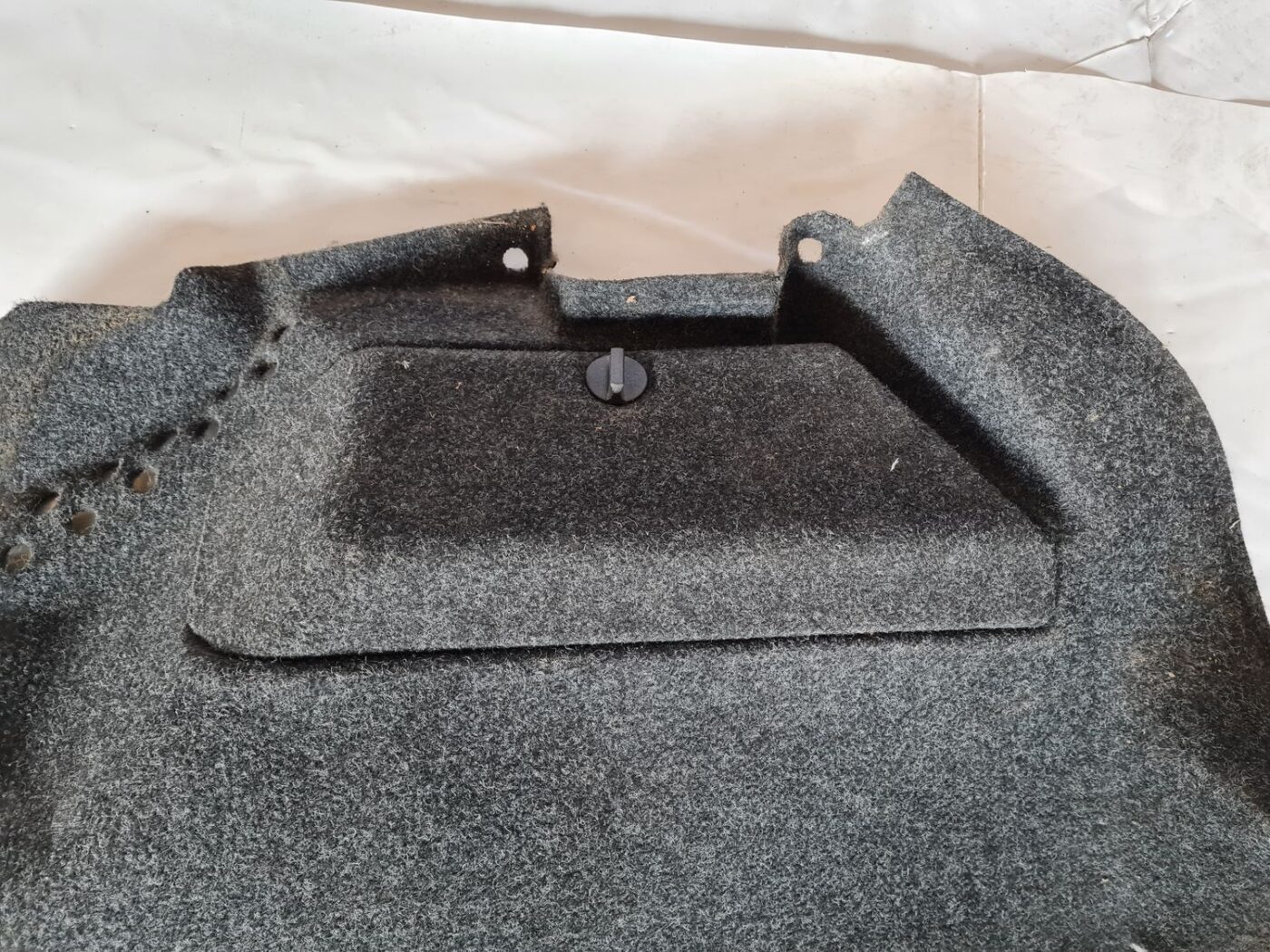 Bagāžnieka nodalījuma sānu apdare priekš FIAT STILO 2003 2 Bagāžnieka nodalījuma sānu apdare priekš FIAT STILO 2003