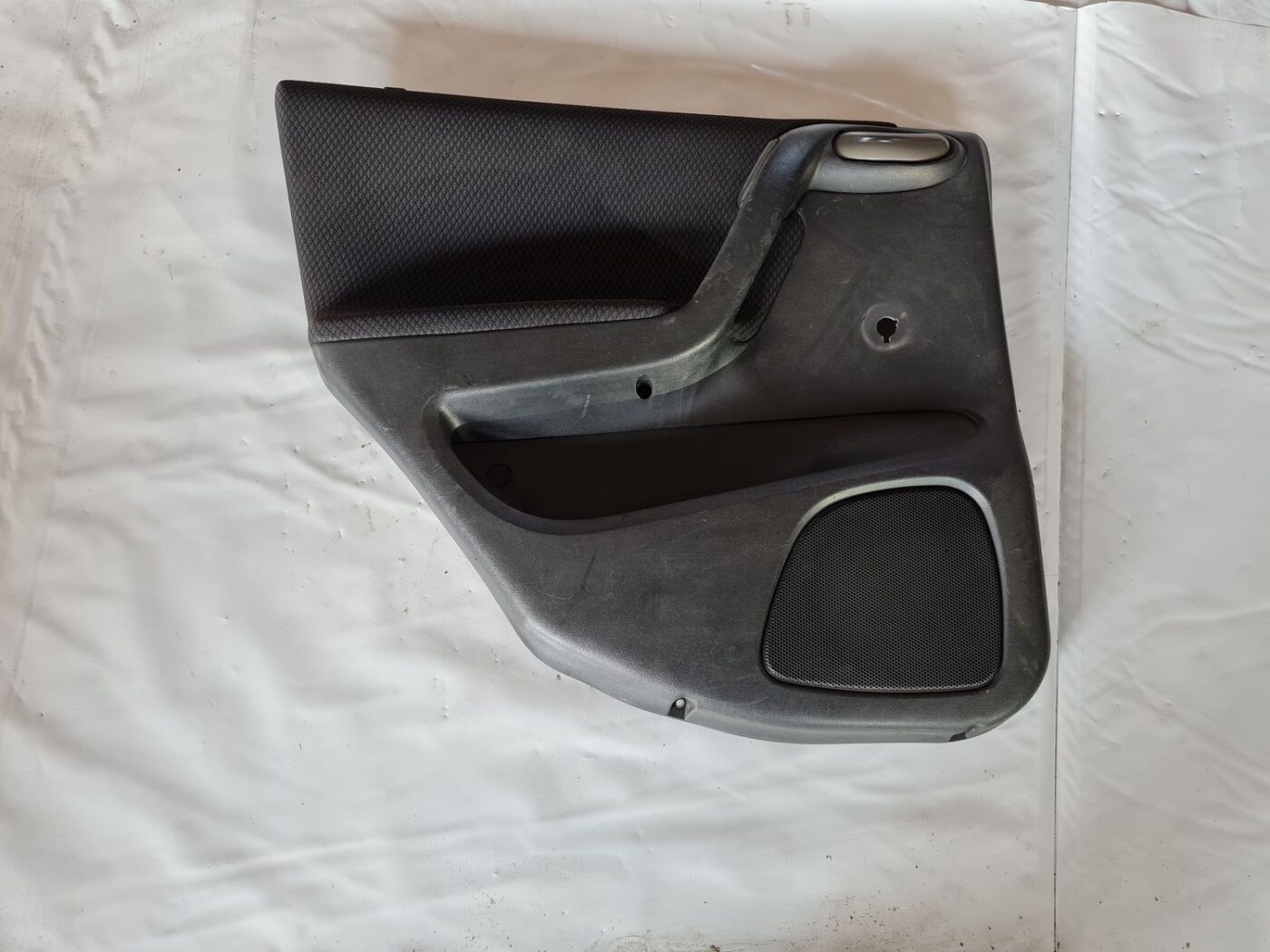 Aizmugurējo kreiso durvju apdare priekš FIAT STILO 2003 1 Aizmugurējo kreiso durvju apdare priekš FIAT STILO 2003