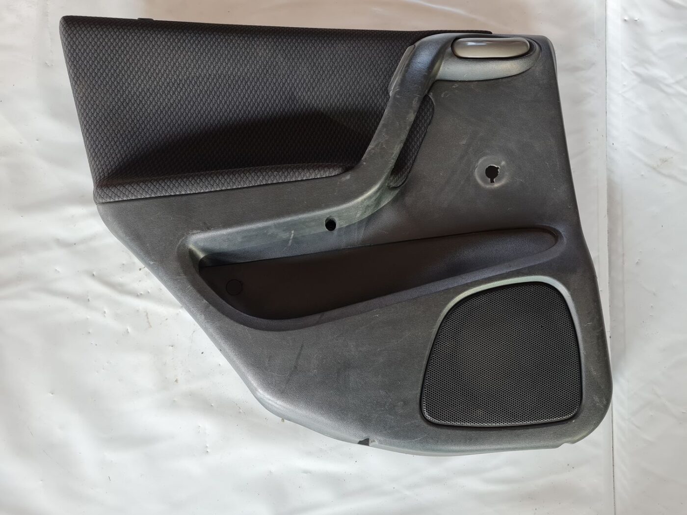 Aizmugurējo kreiso durvju apdare priekš FIAT STILO 2003 2 Aizmugurējo kreiso durvju apdare priekš FIAT STILO 2003