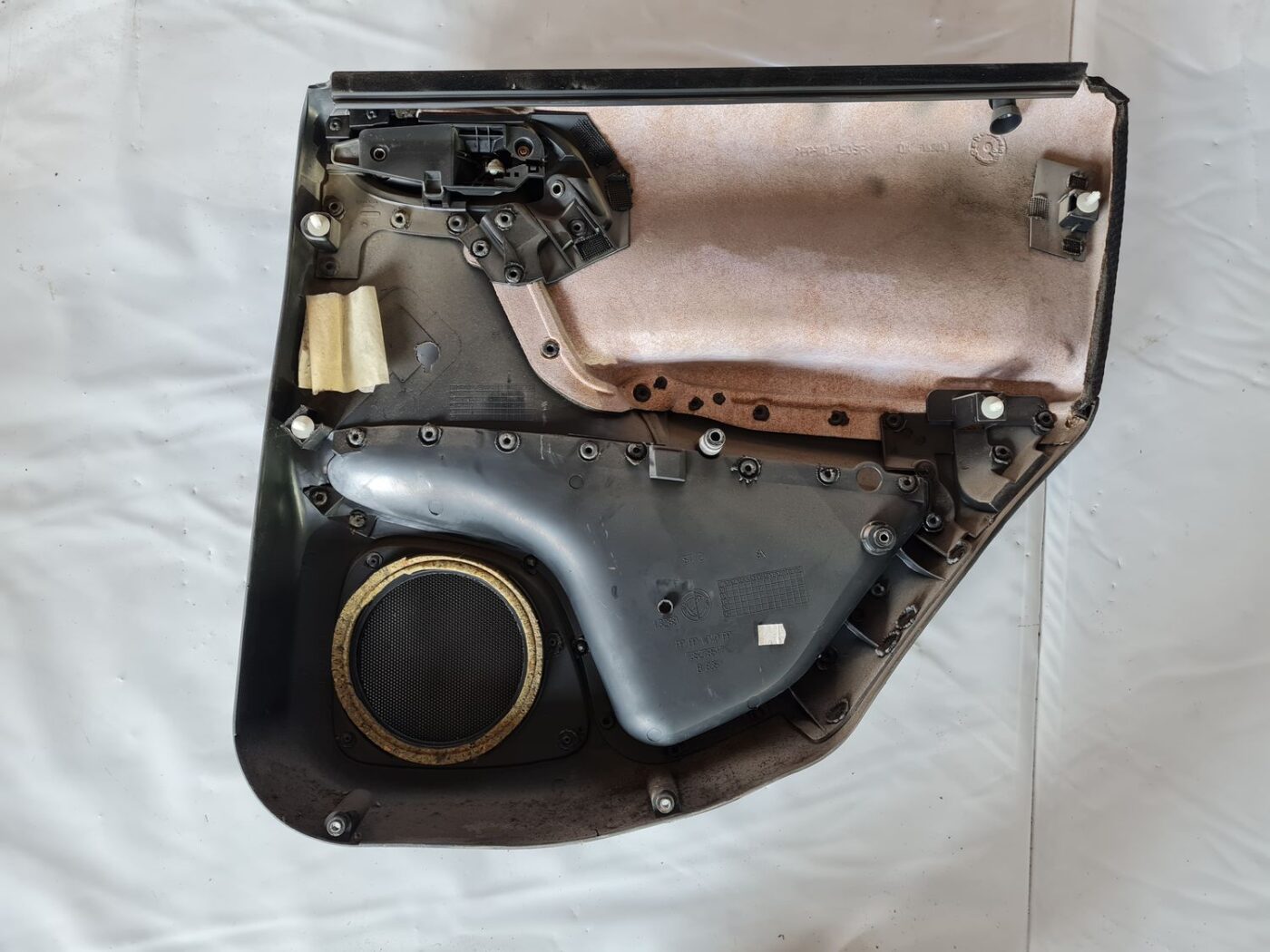 Aizmugurējo kreiso durvju apdare priekš FIAT STILO 2003 4 Aizmugurējo kreiso durvju apdare priekš FIAT STILO 2003