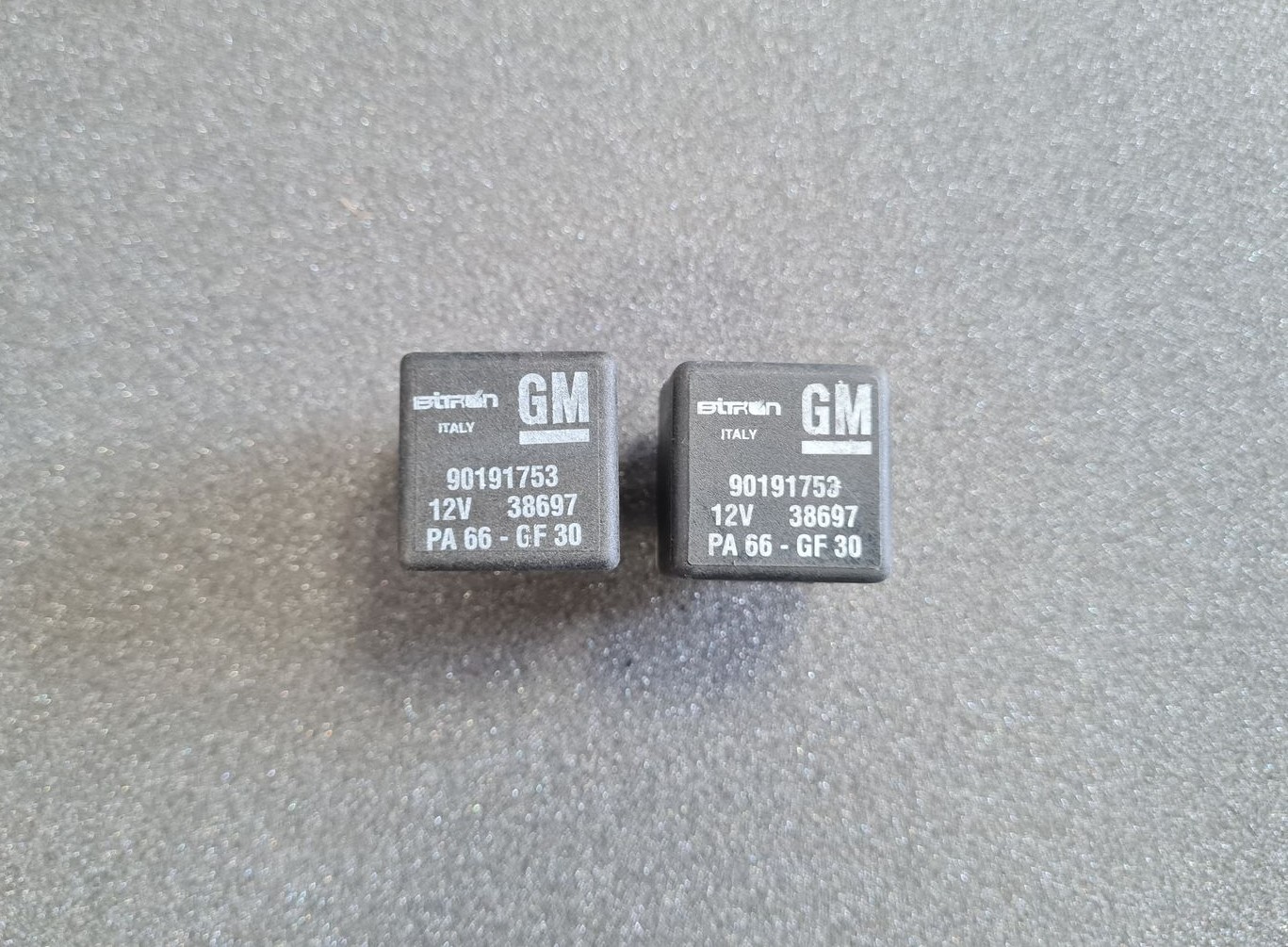 Drošinātāju releja priekš OPEL 1 Drošinātāju releja priekš OPEL