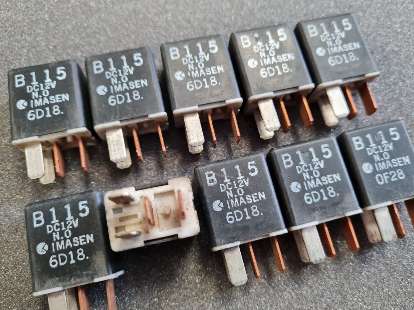 Drošinātāju releja priekš MAZDA 2 Drošinātāju releja priekš MAZDA