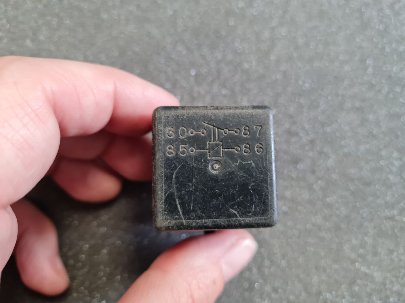 Drošinātāju releja priekš MAZDA 3 Drošinātāju releja priekš MAZDA