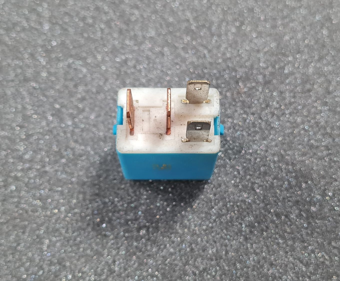 Drošinātāju releja priekš MAZDA 3 Drošinātāju releja priekš MAZDA