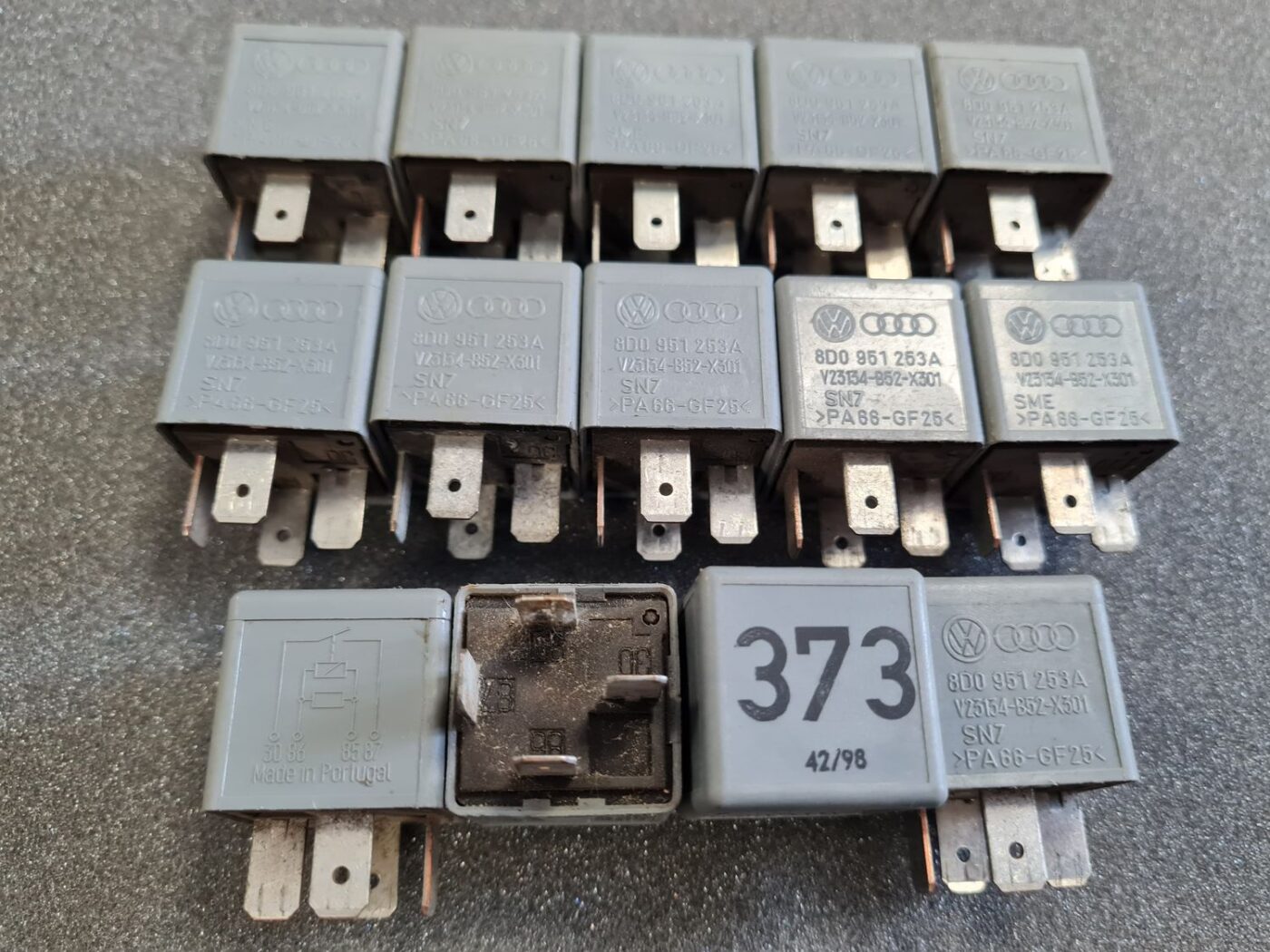 Drošinātāju releja priekš AUDI 3 Drošinātāju releja priekš AUDI