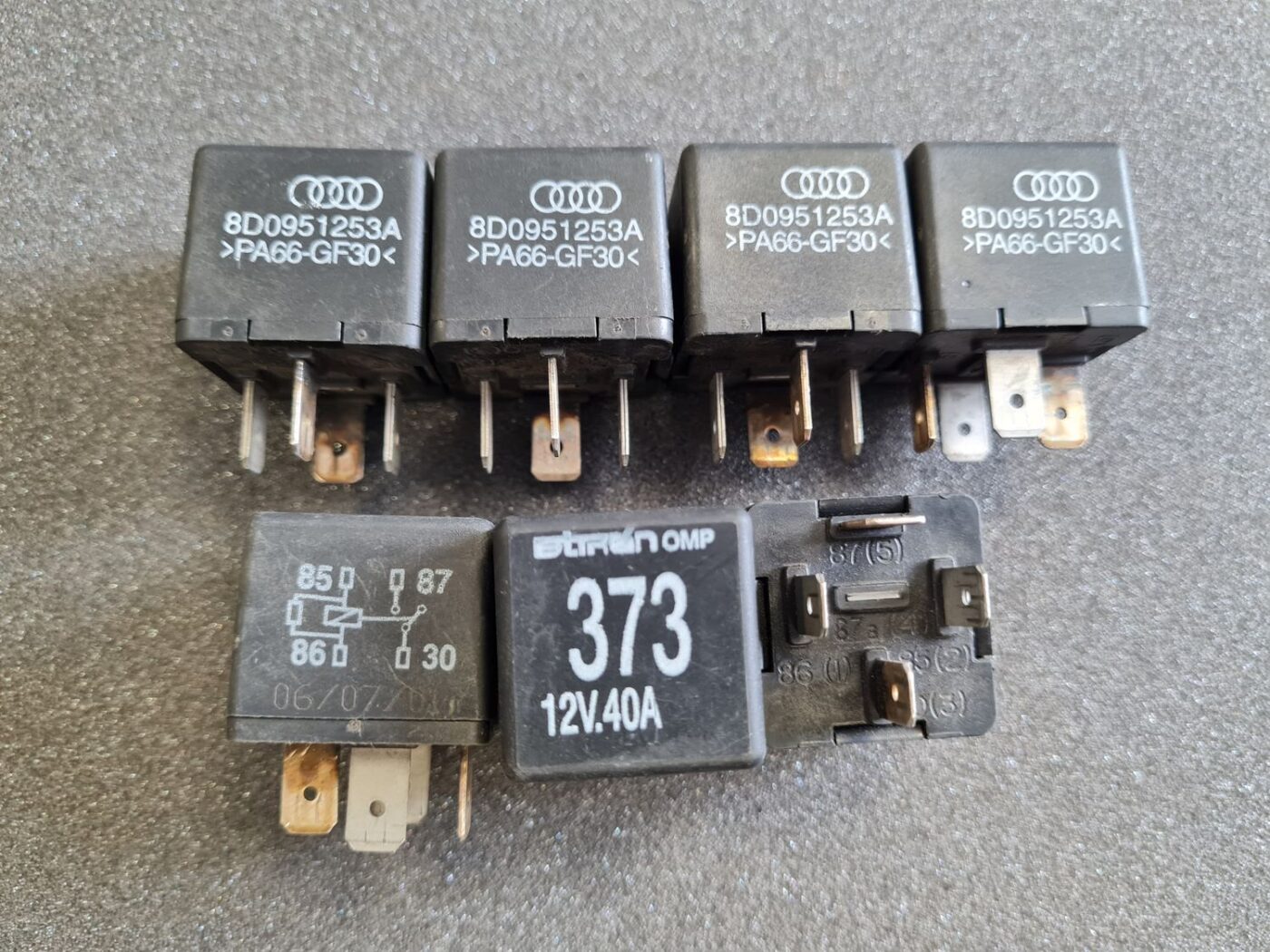 Drošinātāju releja priekš AUDI 2 Drošinātāju releja priekš AUDI