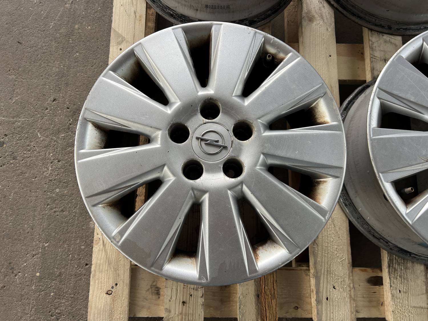 Lietie diski - vieglmetāla (kpl) priekš OPEL VECTRA C 2002 2 Lietie diski - vieglmetāla (kpl) priekš OPEL VECTRA C 2002