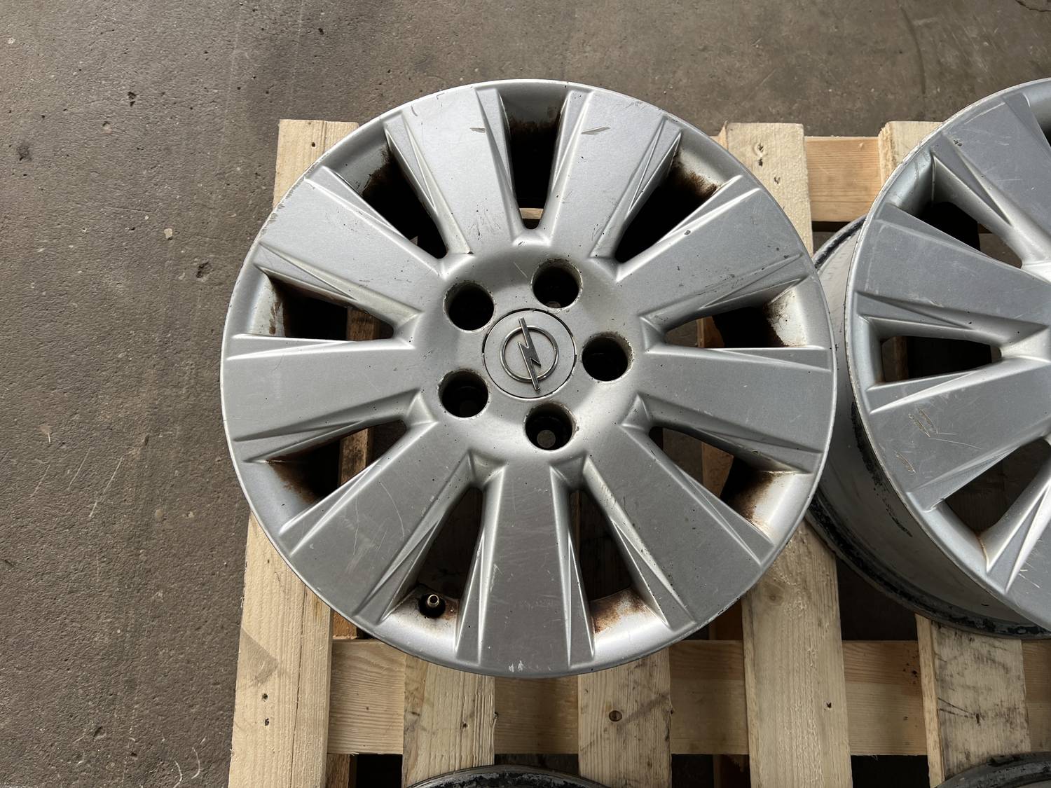 Lietie diski - vieglmetāla (kpl) priekš OPEL VECTRA C 2002 10 Lietie diski - vieglmetāla (kpl) priekš OPEL VECTRA C 2002